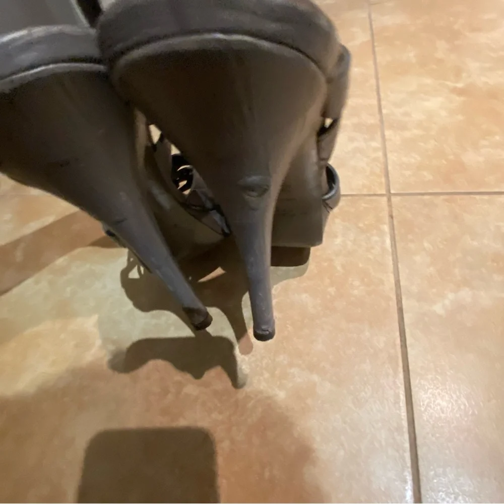 SOLD Saint Laurent Grey Alligator Embossed 75 Tribute Heels Size 38.5 EU - Picture 10 of 10